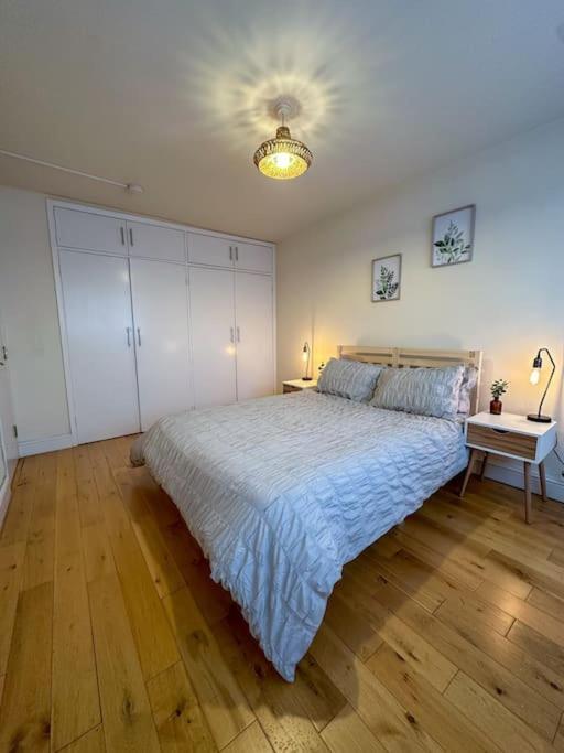 Bright & Spacious Split Level Flat In Kennington Londen Buitenkant foto