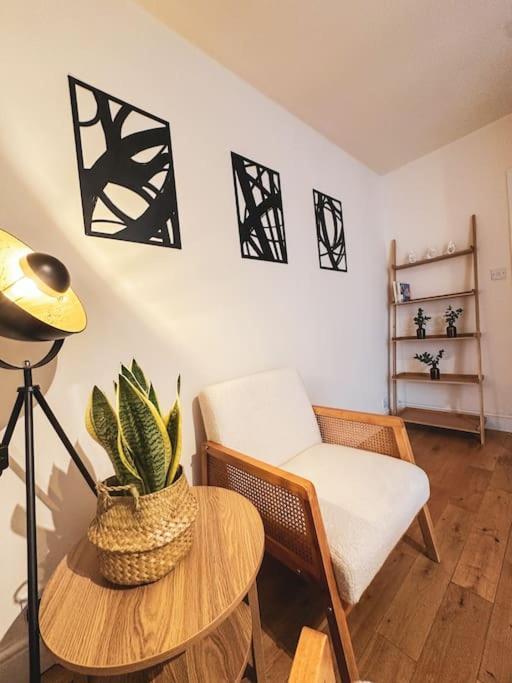 Bright & Spacious Split Level Flat In Kennington Londen Buitenkant foto