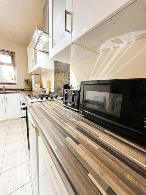 Bright & Spacious Split Level Flat In Kennington Londen Buitenkant foto